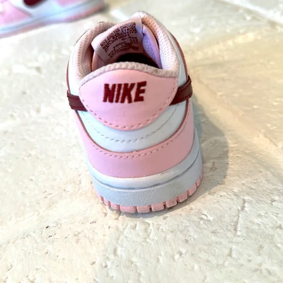 Nike Dunks Valentine’s Edition Toddler - Picture 4 of 9
